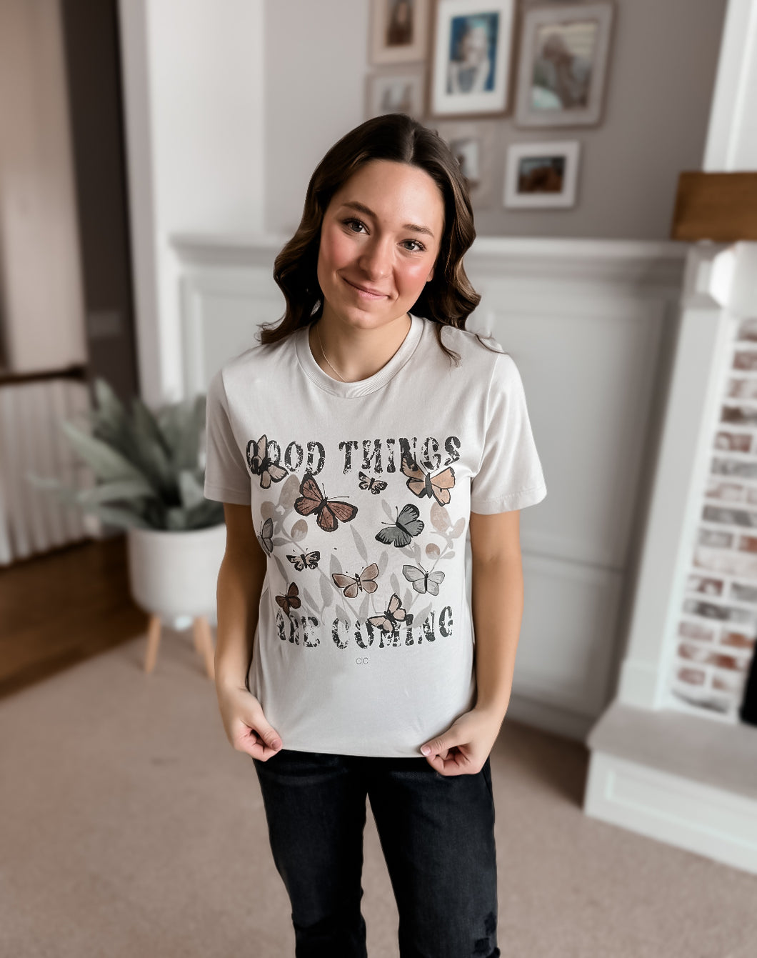 'GOOD THINGS ARE COMING' GRAPHIC TEE [S-3XL]
