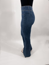 Load image into Gallery viewer, DON&#39;T LOOK BACK MEDIUM WASH FLARE JEANS
