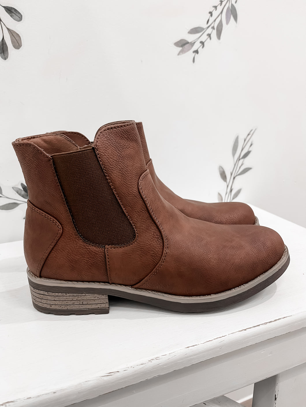 EVERYDAY STYLE 1” HEEL ROUND TOE BOOT