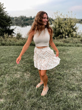 Load image into Gallery viewer, PRETTY SMILES FLORAL TEXTURED ELASTIC WAIST TIERED MINI SKIRT [S-3XL]
