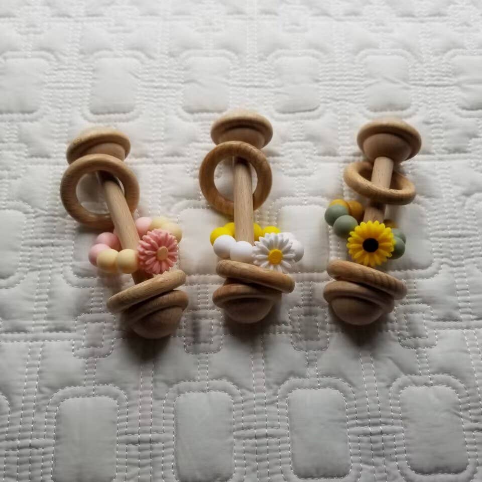WOOD & SILICON DAISY RATTLE