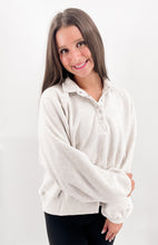 Load image into Gallery viewer, MY GO-TO SNAP BUTTON SWEATSHIRT [LIGHT HEATHER GREY]
