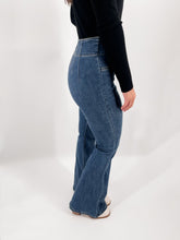 Load image into Gallery viewer, DON&#39;T LOOK BACK MEDIUM WASH FLARE JEANS
