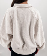 Load image into Gallery viewer, MY GO-TO SNAP BUTTON SWEATSHIRT [LIGHT HEATHER GREY]
