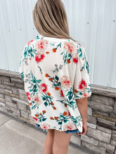 Load image into Gallery viewer, BEACH DAY FLORAL FRONT TIE KIMONO
