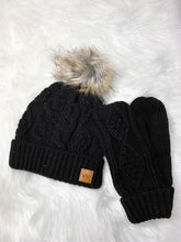 Load image into Gallery viewer, CRISP AND COZY CABLE KNIT HAT [BLACK]
